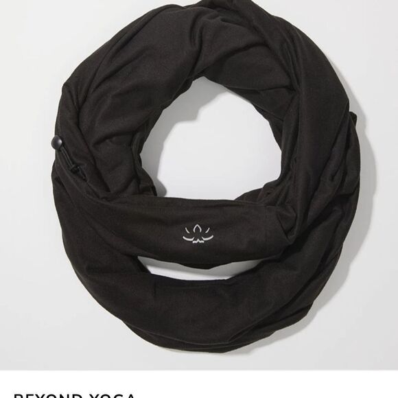 New Beyond Yoga Black Scarf Infinity Scarf With Pocket - Picture 1 of 10